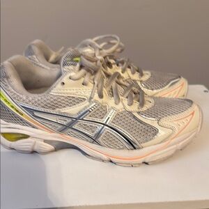 ASICS Gray and White Sneakers with Breathable Mesh and Durable Outsole